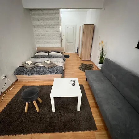 мини студио рози Apartman
